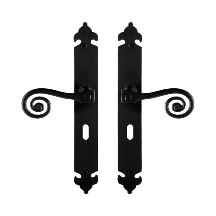 GPF6200.60 smeedijzer zwarte deurkruk Kera op langschild BB56, 291x41x4mm